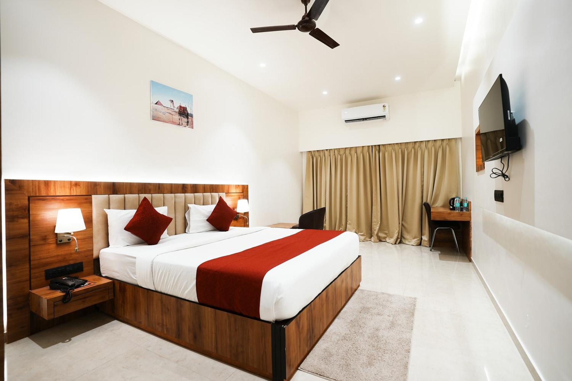 Madhav Residency Hotel & Banquet, Kalyan, Mumbai Zewnętrze zdjęcie