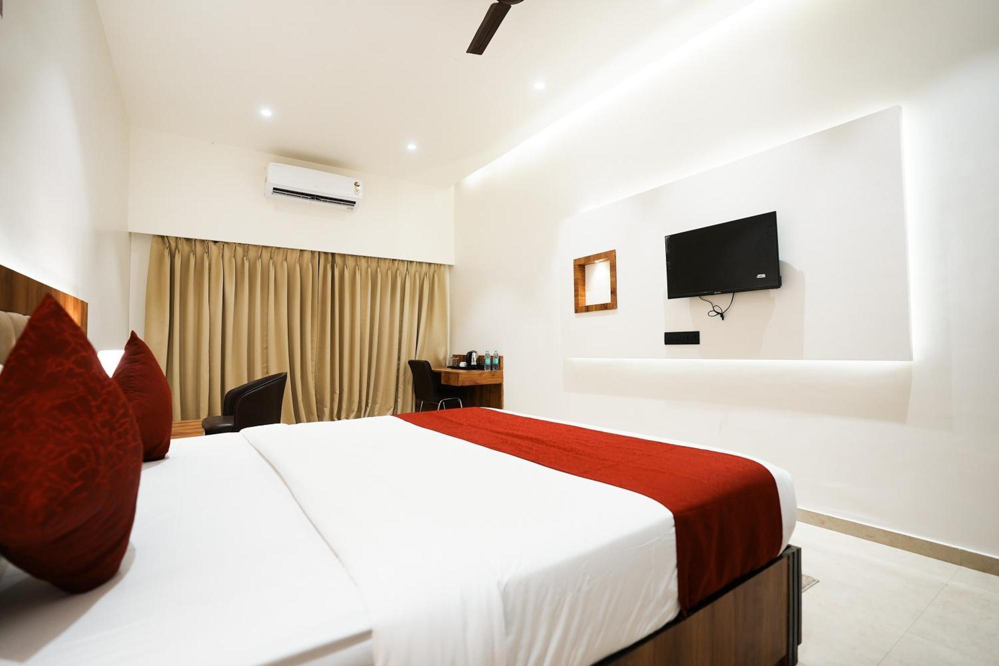Madhav Residency Hotel & Banquet, Kalyan, Mumbai Zewnętrze zdjęcie