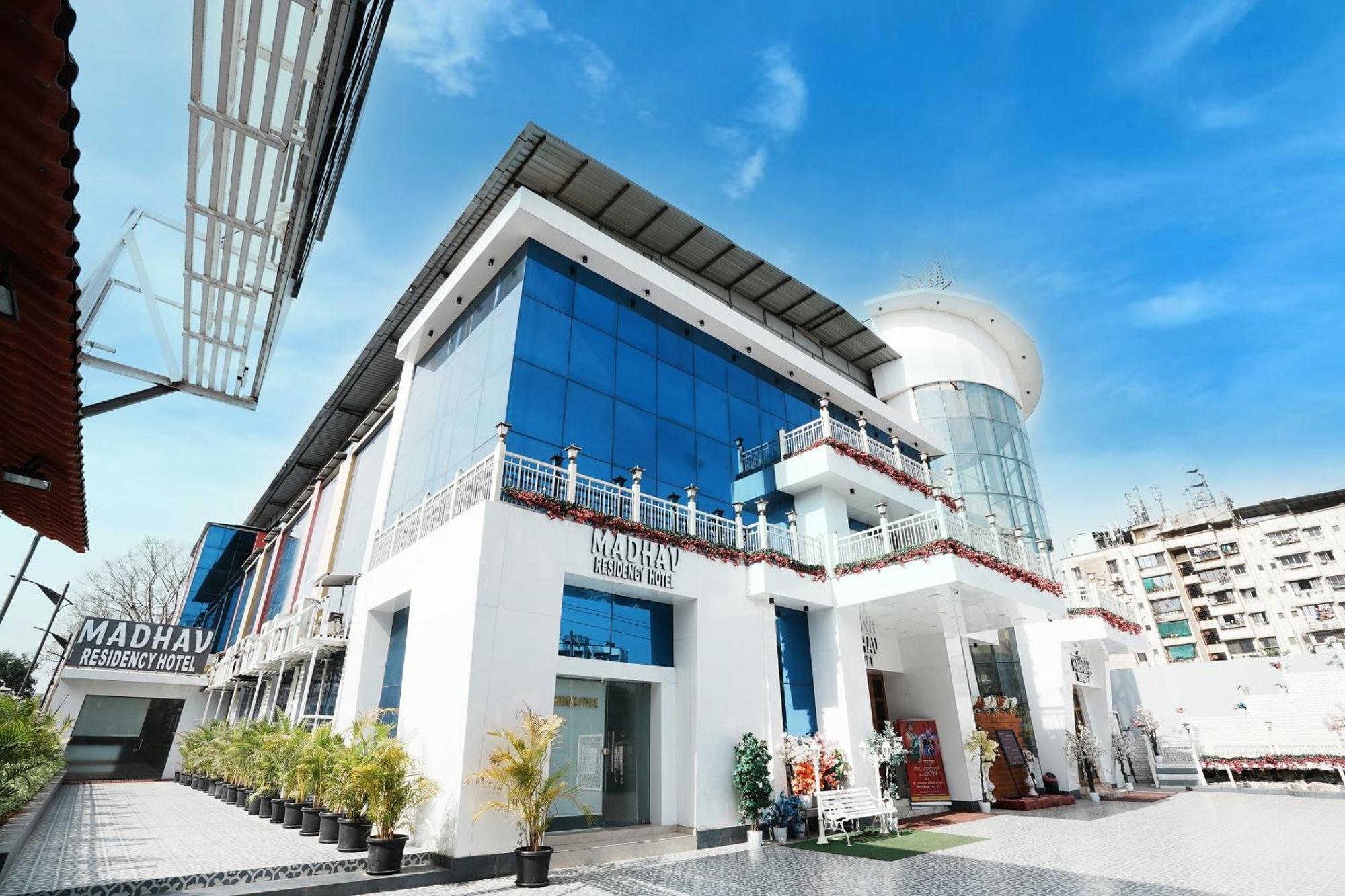 Madhav Residency Hotel & Banquet, Kalyan, Mumbai Zewnętrze zdjęcie